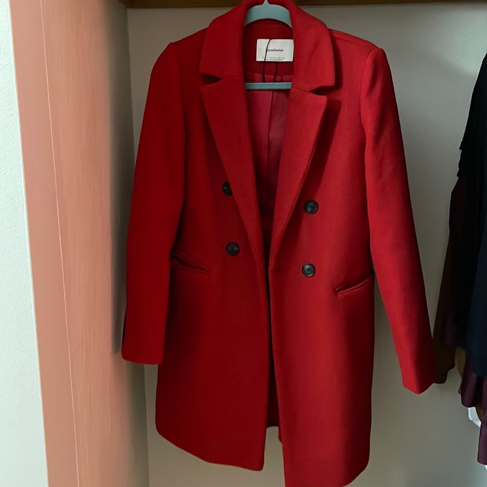 RED COAT FROM STRADIVARIUS